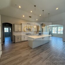 9018 Almond Creek Dr in Bakersfield, CA - Building Photo - Building Photo