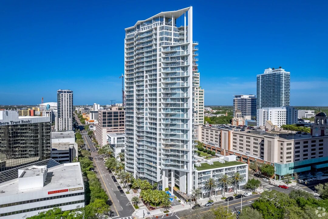 175 1st St S, Unit 2004 in St. Petersburg, FL - Building Photo