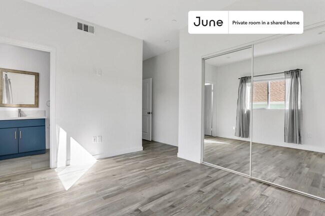 Private bedroom in 5 bed/7 bath Home in Los Angeles, CA - Building Photo - Building Photo