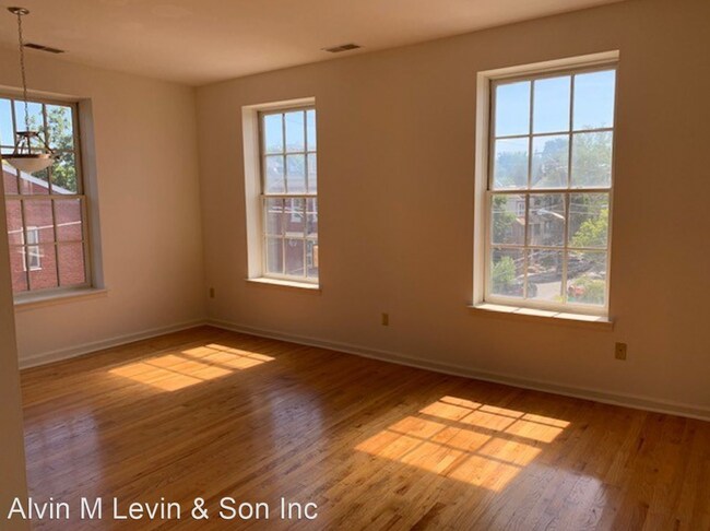 706 S 11th St in Philadelphia, PA - Building Photo - Building Photo