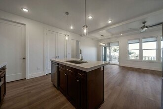 1233 Delacroix Dr in Draper, UT - Foto de edificio - Building Photo