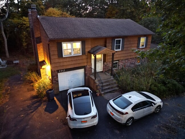 192 Woodland Dr, Unit First Floor