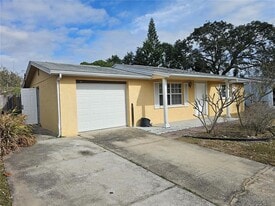 7825 Sagebrush Dr in Port Richey, FL - Building Photo