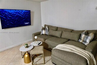 21 SW 113th Ave in Miami, FL - Building Photo - Building Photo