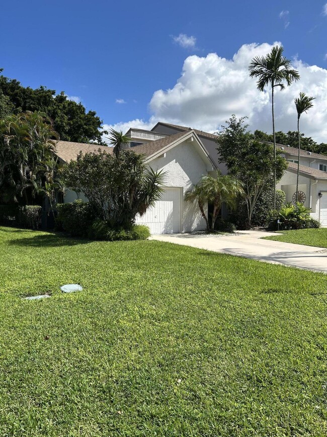 6668 Canary Palm Cir in Boca Raton, FL - Building Photo - Building Photo