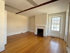 23 Forest St in Medford, MA - Foto de edificio - Building Photo