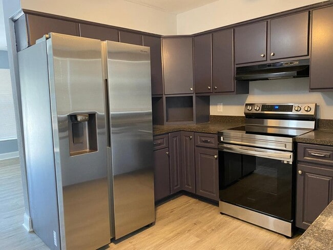 property at 2613 Drake Dr