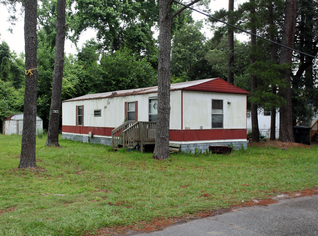 Northside Mobile Home Park in Castle Hayne, NC - Building Photo - Building Photo