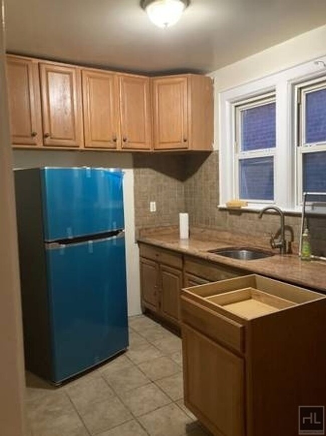 325 E 238th St in Bronx, NY - Building Photo - Building Photo