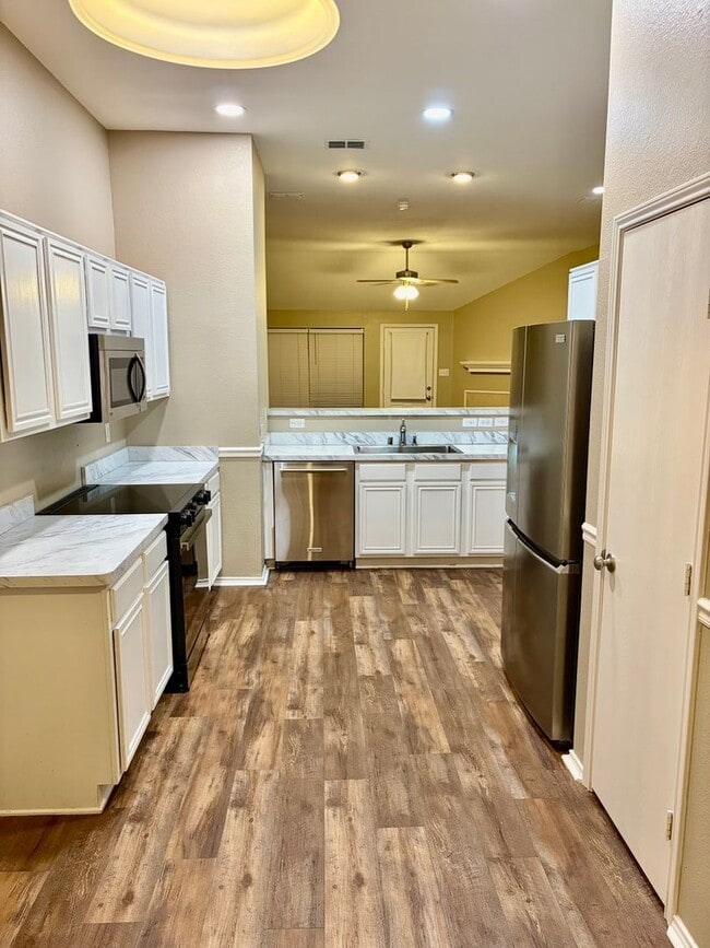 809 Canyon Cove Dr in Burleson, TX - Building Photo - Building Photo