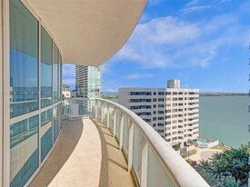 480 NE 30th St in Miami, FL - Building Photo