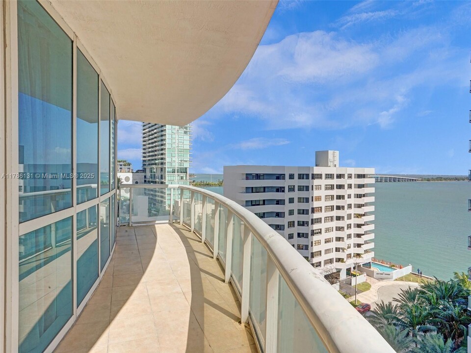 480 NE 30th St in Miami, FL - Foto de edificio