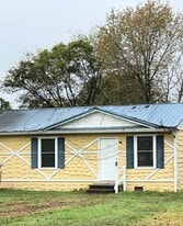 105 Hubert St in Gallatin, TN - Building Photo