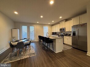 6713 Karter Robinson Dr in Haymarket, VA - Foto de edificio - Building Photo