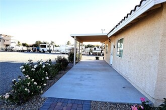 5081 N Pioneer Way in Las Vegas, NV - Building Photo - Building Photo