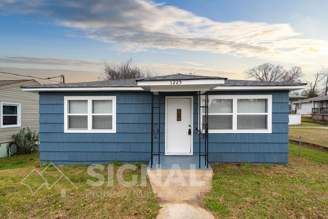 1225 8th Ave in Fultondale, AL - Building Photo