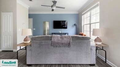 4435 Touchton Rd in Jacksonville, FL - Foto de edificio - Building Photo