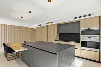 1661 Daytonia Rd in Miami Beach, FL - Building Photo - Building Photo