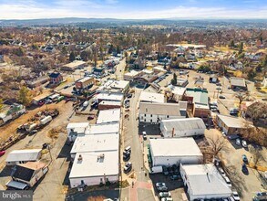 117 N 21st St in Purcellville, VA - Foto de edificio - Building Photo