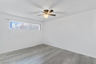 350 E Desert Inn Rd in Las Vegas, NV - Building Photo - Building Photo