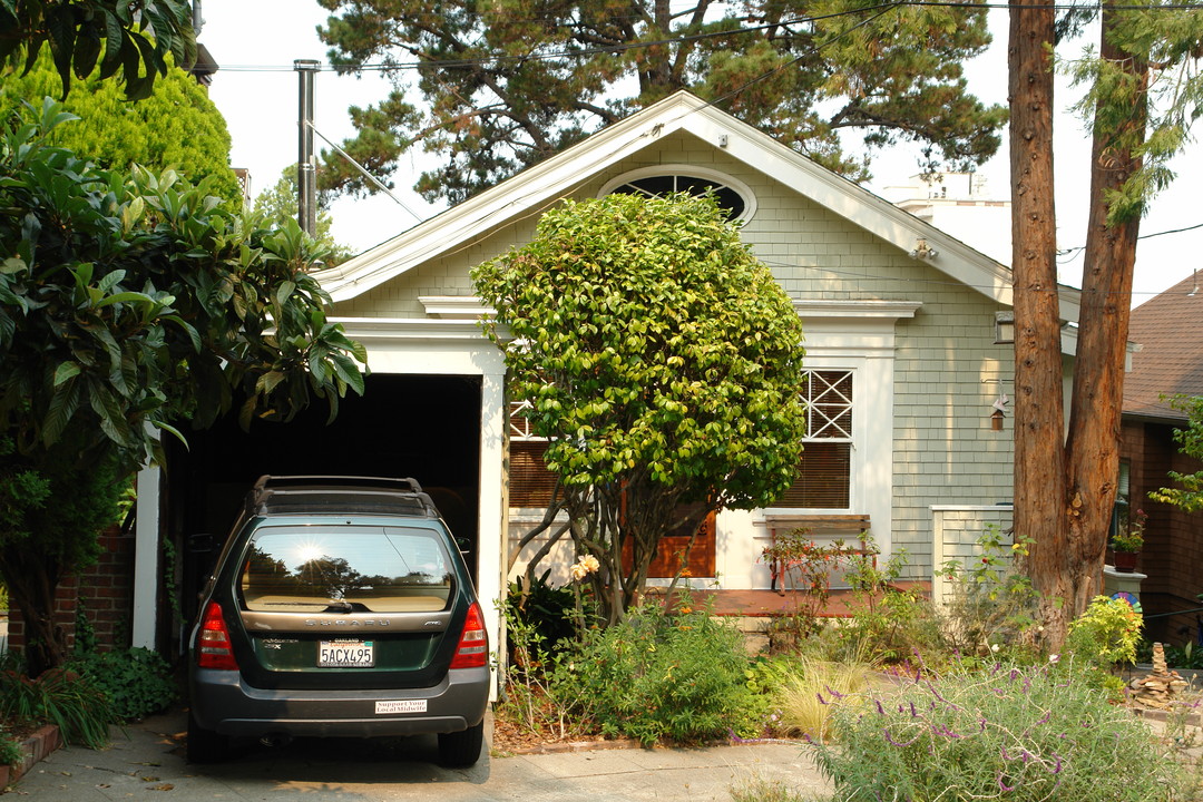 123 Monte Cresta Ave in Oakland, CA - Foto de edificio