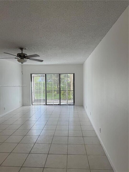 9150 NW 38th Dr in Coral Springs, FL - Building Photo