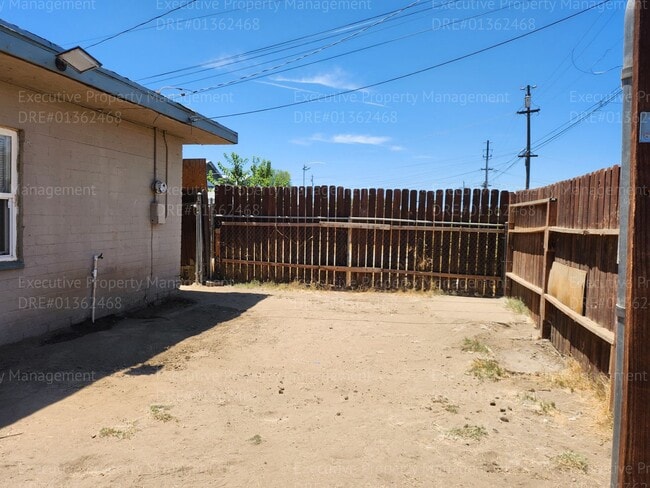 626 30th St in Bakersfield, CA - Building Photo - Building Photo