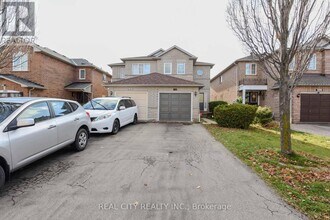 6416 Hampden Woods Rd in Mississauga, ON - Building Photo - Building Photo