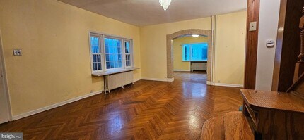1042 W Lancaster Ave in Bryn Mawr, PA - Building Photo - Building Photo