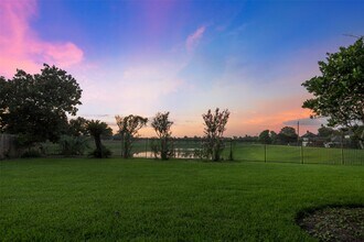 4910 Canterbury Ln in Sugar Land, TX - Building Photo - Building Photo