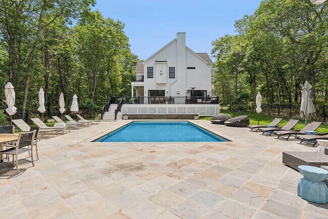 property at 421 Edge Of Woods Rd