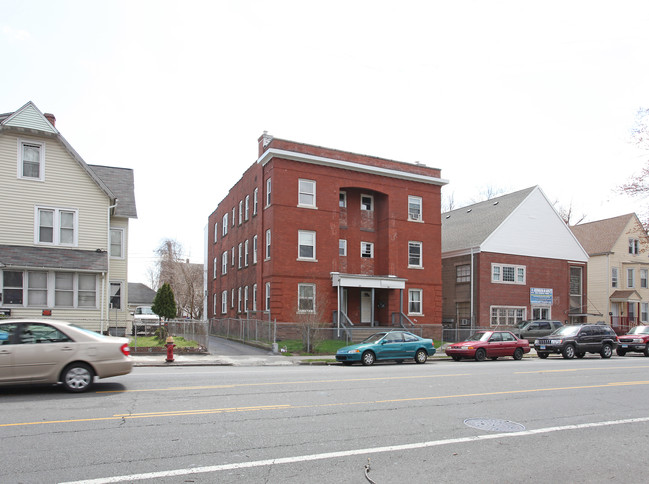 102-104 New Park Ave in Hartford, CT - Building Photo - Building Photo