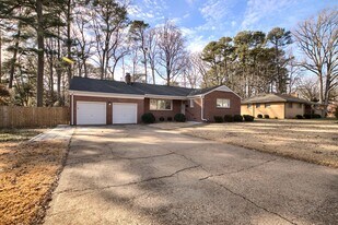 9 Terrell Rd in Newport News, VA - Building Photo