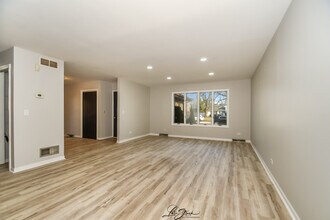 605 S Raven Rd in Shorewood, IL - Building Photo - Building Photo