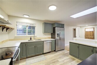 816 NE 120th St in Seattle, WA - Building Photo - Building Photo