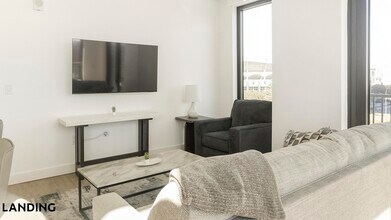 1007 S Mint St, Unit 834 in Charlotte, NC - Foto de edificio - Building Photo