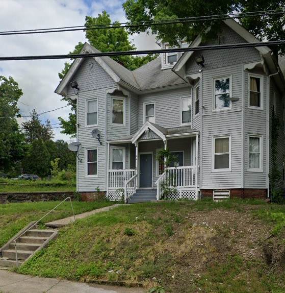 42 Summer St in Bristol, CT - Foto de edificio