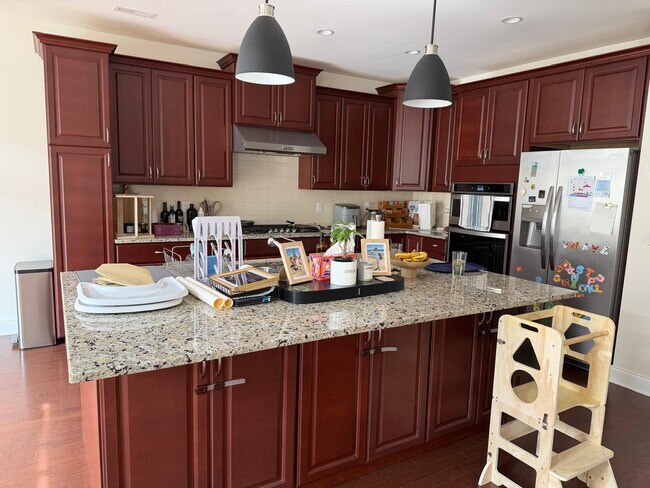 18 Peacock Wy in Princeton, NJ - Foto de edificio - Building Photo