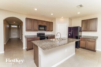 31012 Summer Sun Lp in Wesley Chapel, FL - Building Photo - Building Photo