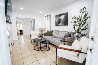 1361 29th St S in St. Petersburg, FL - Building Photo - Building Photo