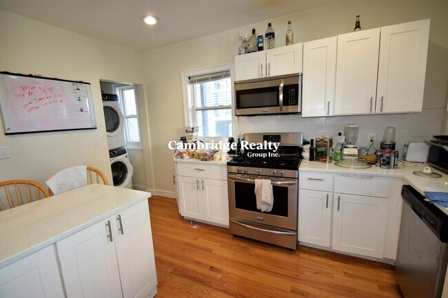 9 Winter Hill Rd, Unit 1 in Medford, MA - Foto de edificio - Building Photo