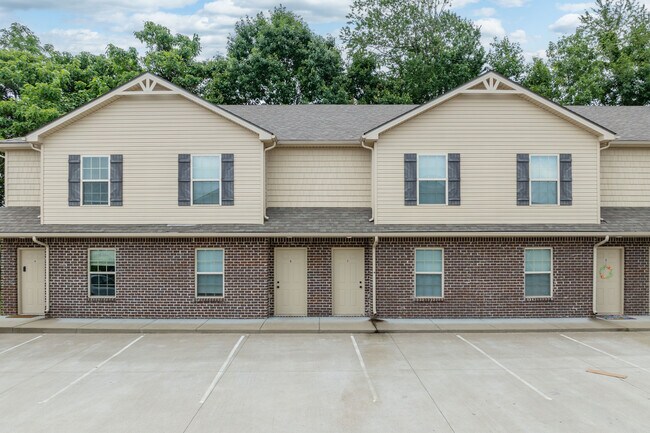 Professional Park Dr - 931 in Clarksville, TN - Foto de edificio - Building Photo