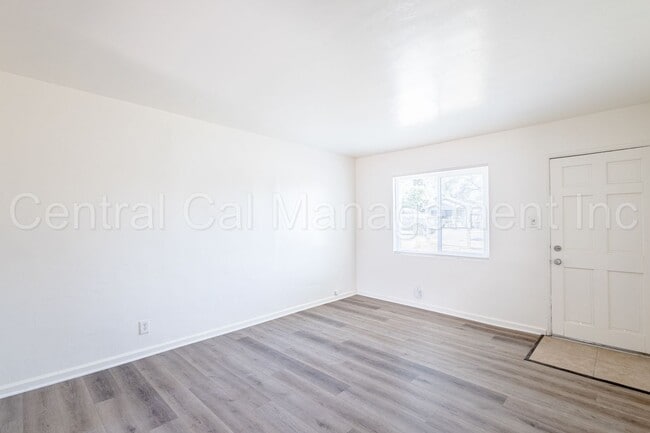 906 Pearl St in Bakersfield, CA - Building Photo - Building Photo