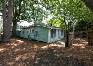 208 Leftwich St, Unit Cottage in Greensboro, NC - Building Photo - Building Photo