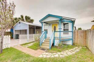 6317 1st St in Galveston, TX - Building Photo