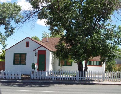 property at 612 W Plumb Ln