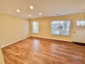 1661 Westwind Way in McLean, VA - Foto de edificio - Building Photo