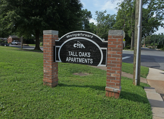 Tall Oaks Apartments in Charlotte, NC - Foto de edificio - Building Photo