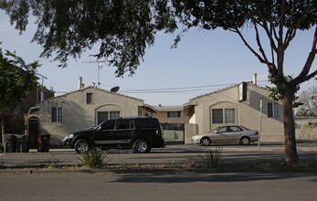 McArthur Motel in Oakland, CA - Foto de edificio - Building Photo