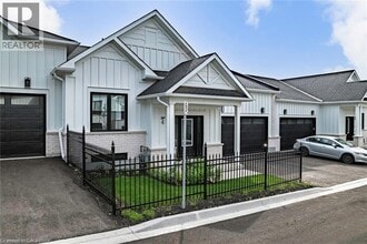 4 Santa Barbara Ln in Halton Hills, ON - Building Photo - Building Photo